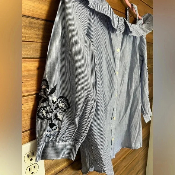 Loft Stripe Floral Embroidered Cold Off Shoulder Button Front Ruffle Top Size S - Picture 3 of 8